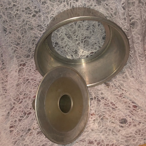 Vintage Silver Angel food cake pan - Picture 7 of 7